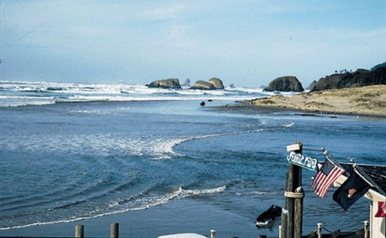 Webb'S Scenic Surf Hotel Канън Бийч Екстериор снимка